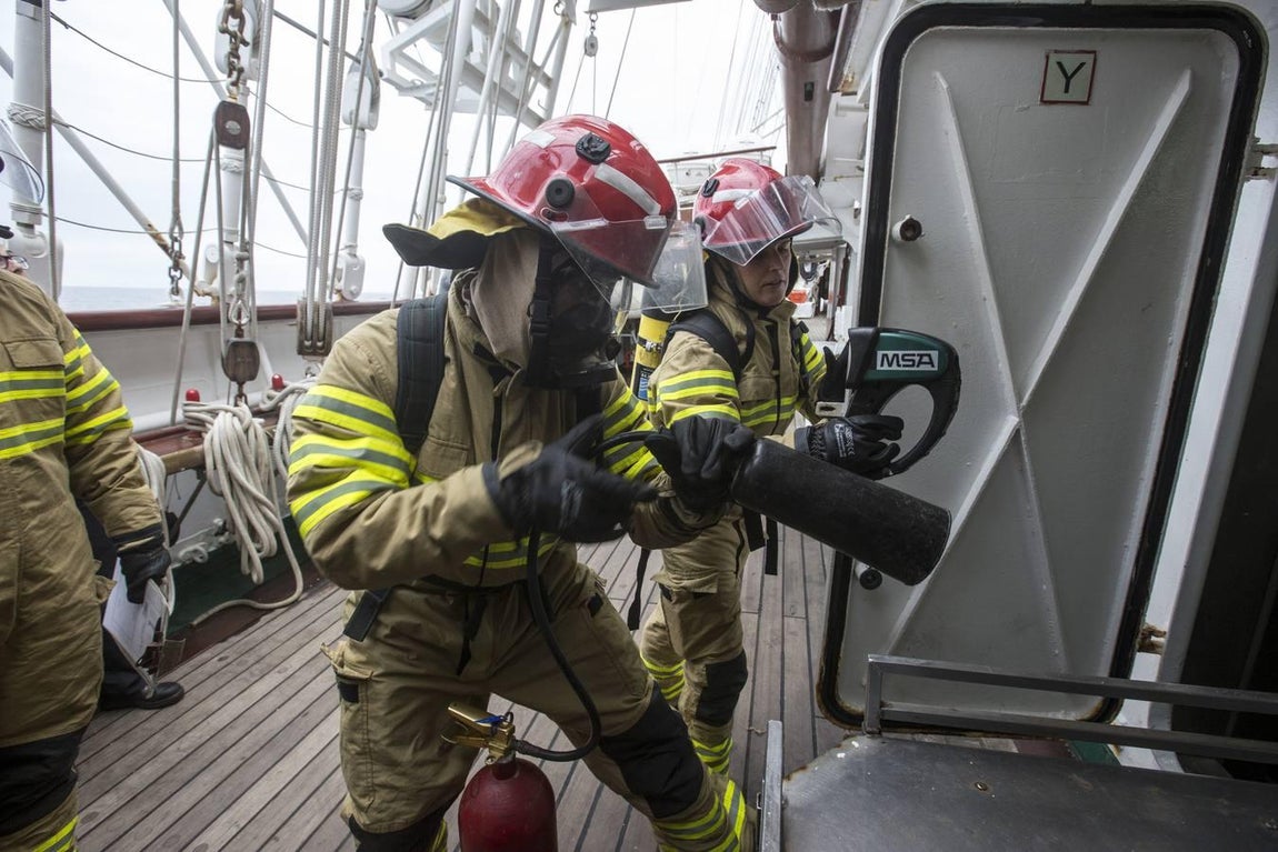 En imágenes: El Juan Sebastián de Elcano se adiestra para su nuevo crucero de instrucción