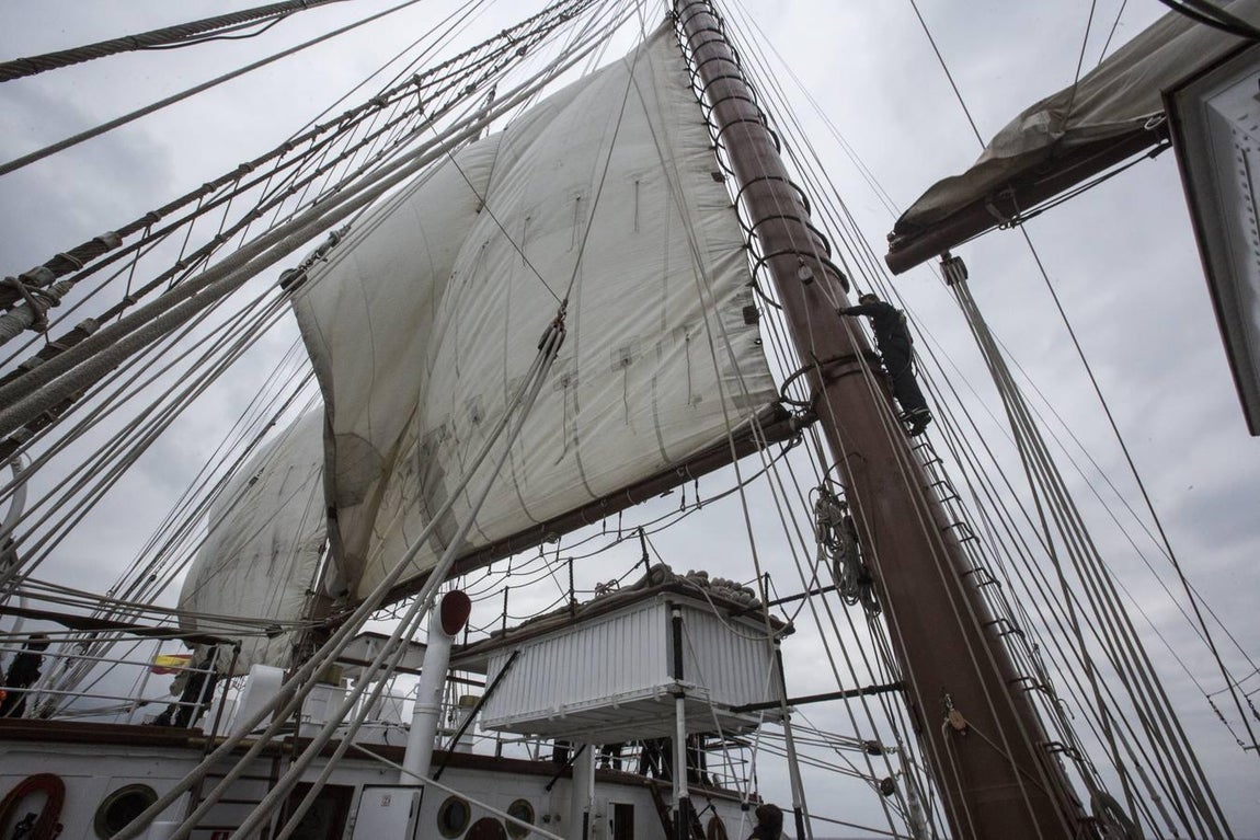 En imágenes: El Juan Sebastián de Elcano se adiestra para su nuevo crucero de instrucción