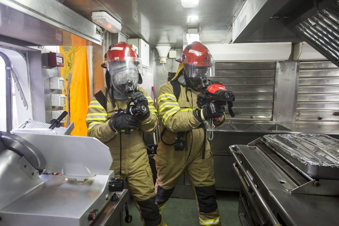 En imágenes: El Juan Sebastián de Elcano se adiestra para su nuevo crucero de instrucción