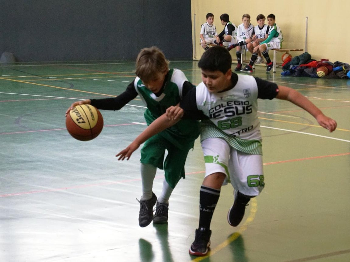 Las mejores imágenes del partido entre Salesianos San Miguel y Jesús Maestro