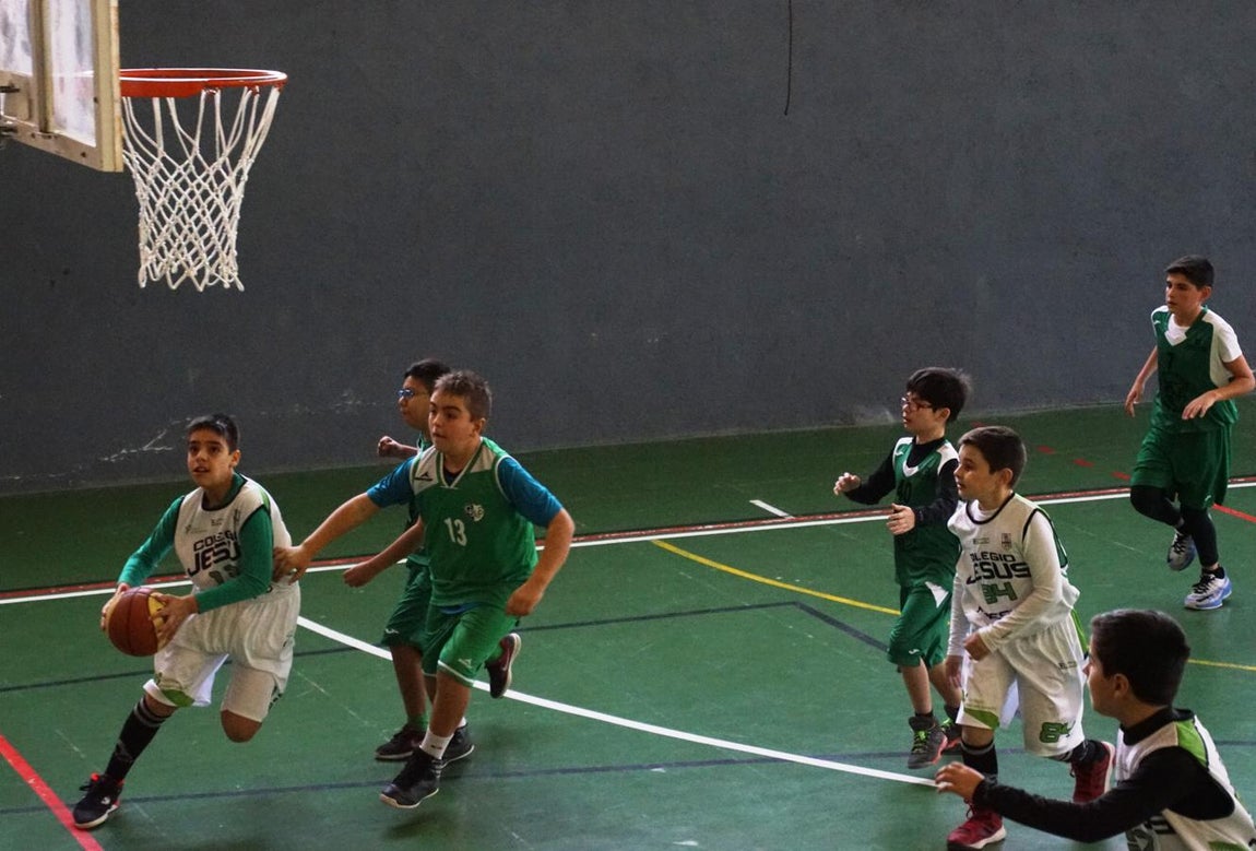 Las mejores imágenes del partido entre Salesianos San Miguel y Jesús Maestro