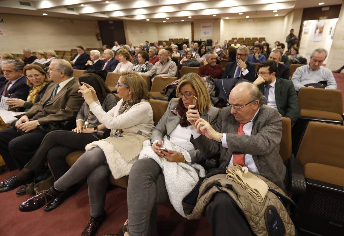 La presentación del libro de Luis Miranda sobre la Semana Santa de Córdoba, en imágenes