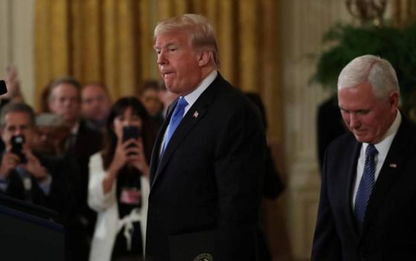 El presidente Trump con Mike Pence durante una rueda de prensa tras las elecciones legislativas enEEUU. Los demócratas ganan en la Cámara de Representantes y los republicanos mantienen el controldel Senado. 