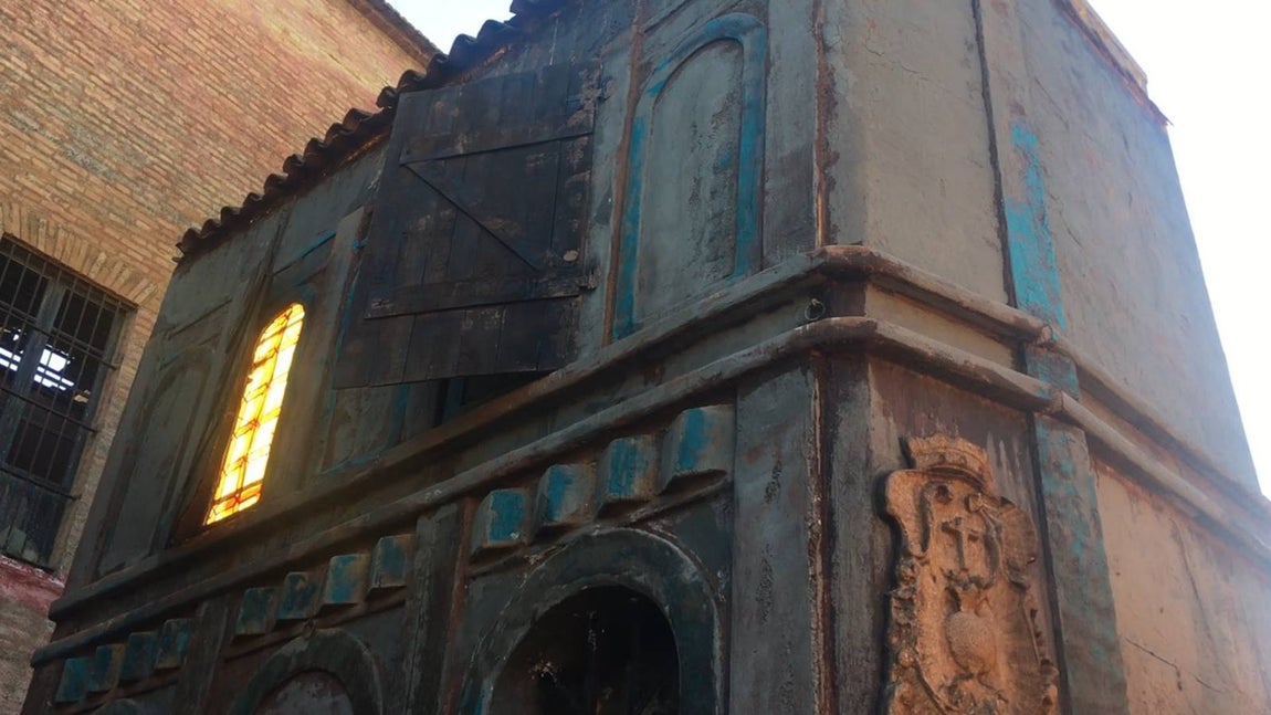 Uno de los decorados móviles con los que se transforman los espacios de la serie. 