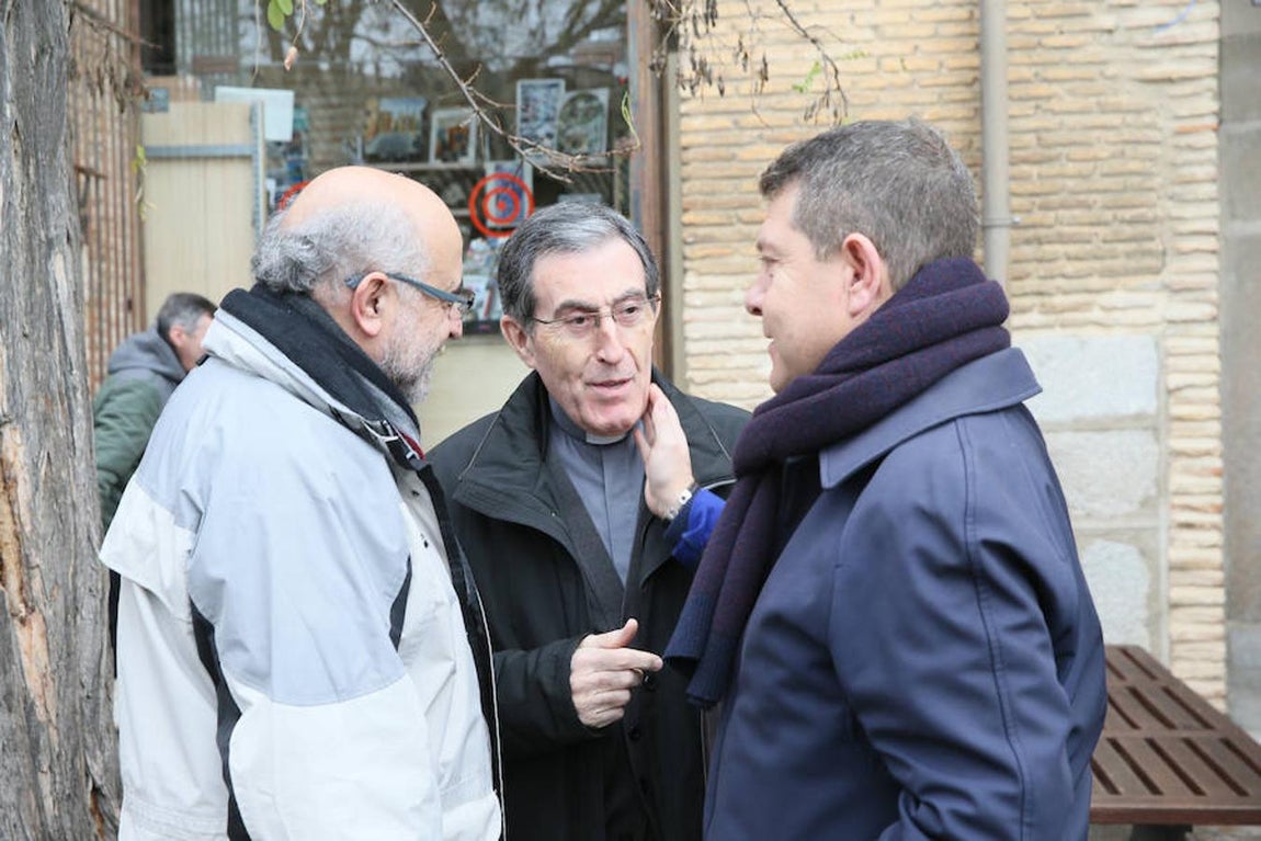 Los políticos felicitan la Navidad y .... se van de migas