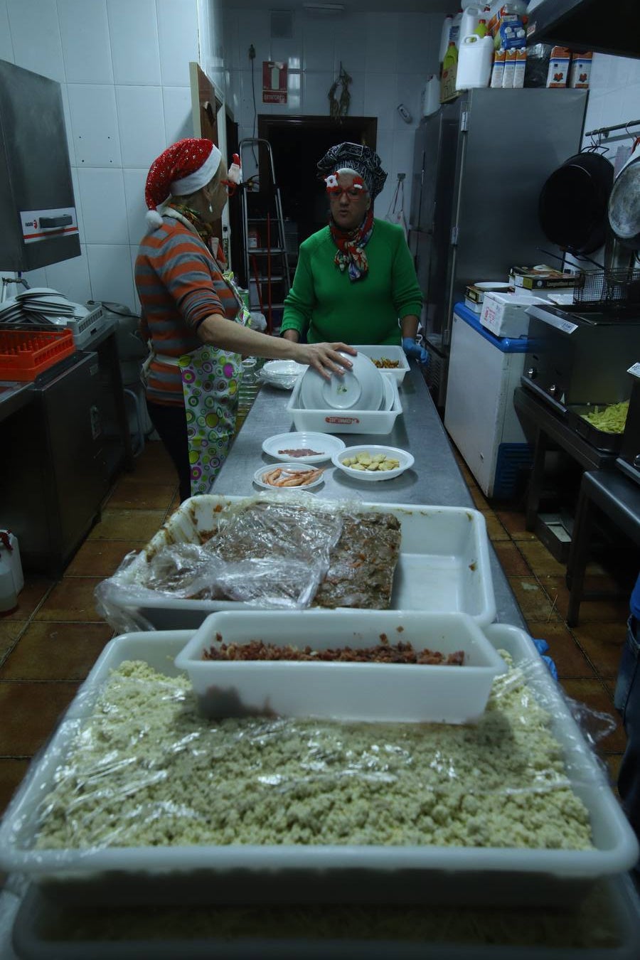 La macrocena de la hostelera Carmen para personas necesitadas, en imágenes