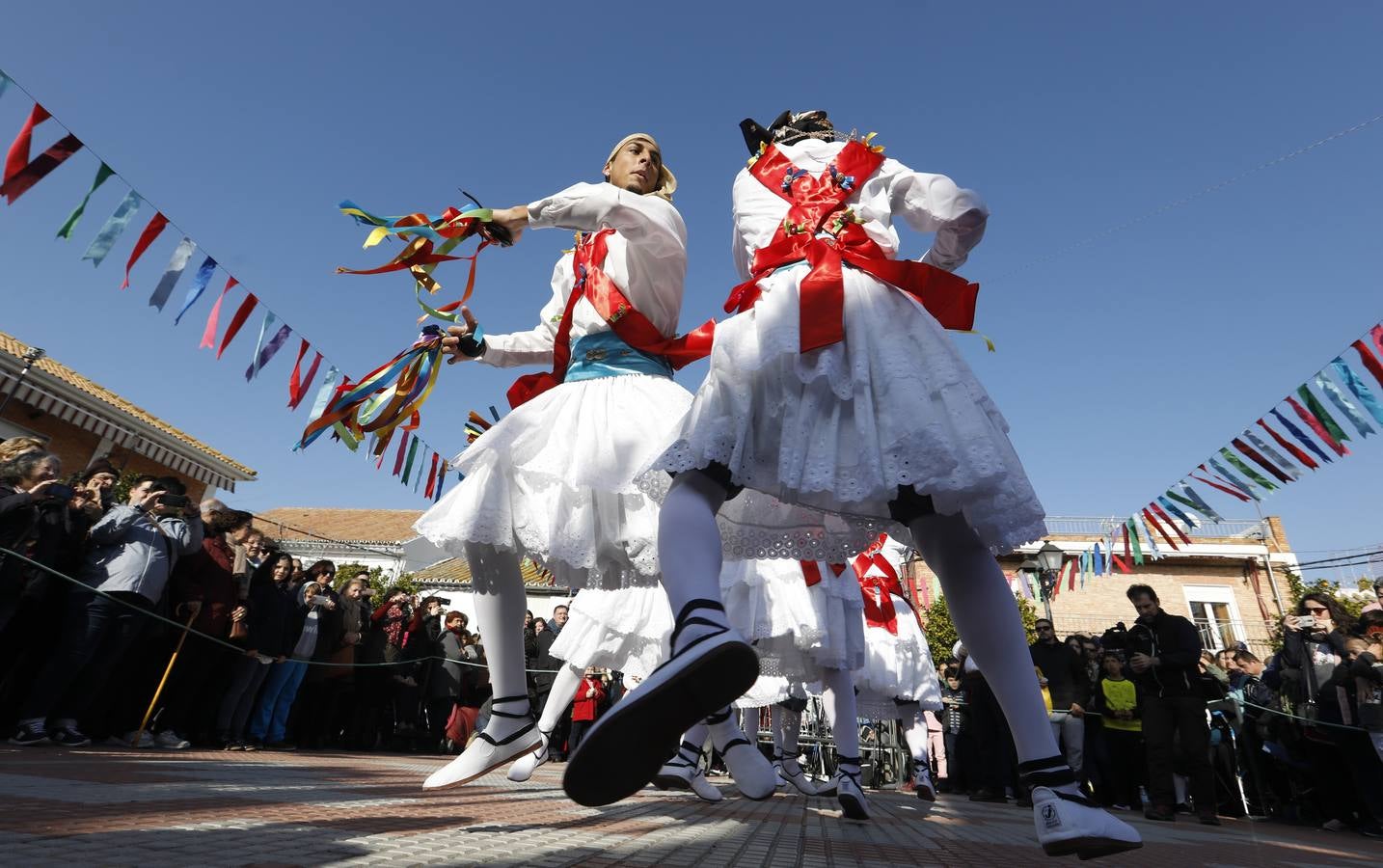 La Danza de los Locos de Fuente Carreteros, en imágenes