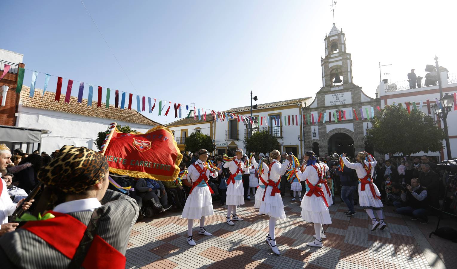 La Danza de los Locos de Fuente Carreteros, en imágenes