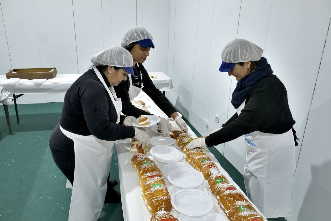 En imágenes, el roscón solidario de Andex en la Diputación