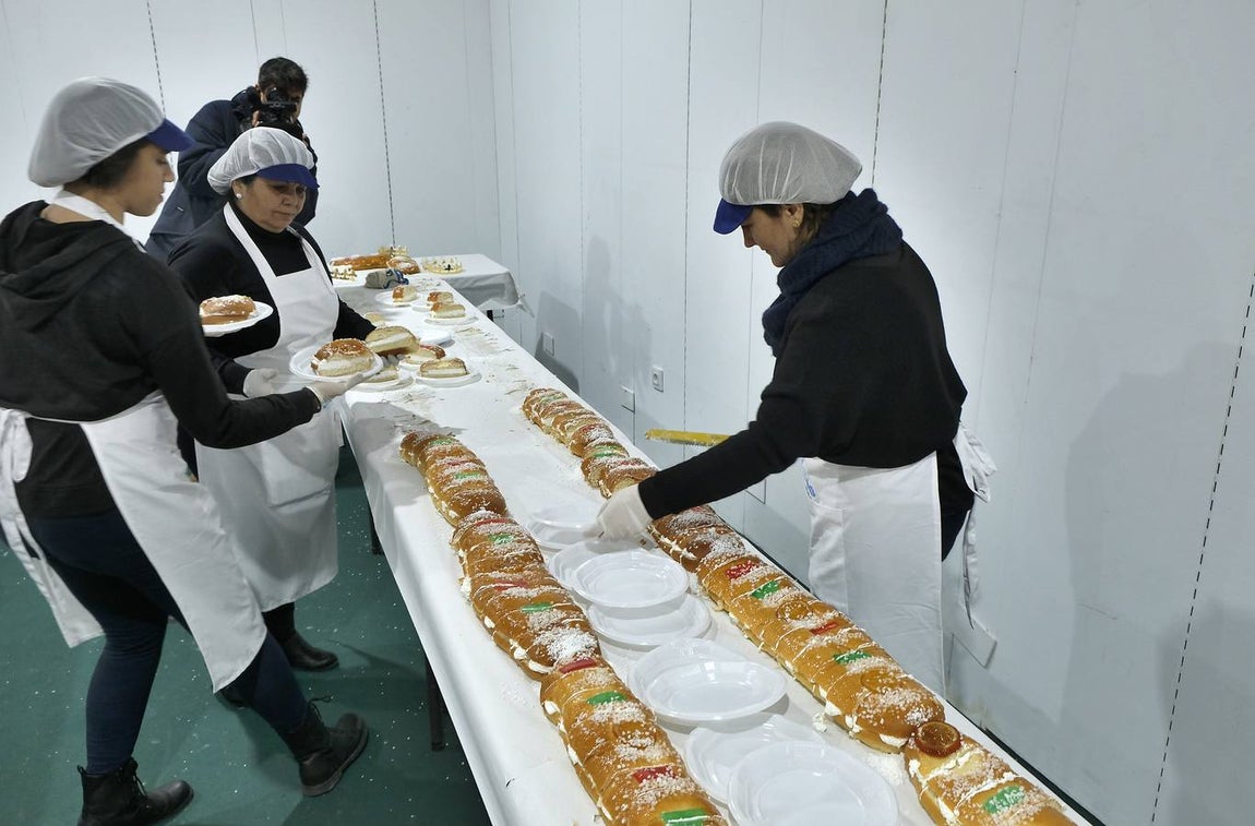 En imágenes, el roscón solidario de Andex en la Diputación