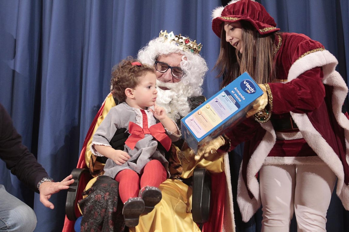 Los Reyes Magos visitan el hospital de Toledo