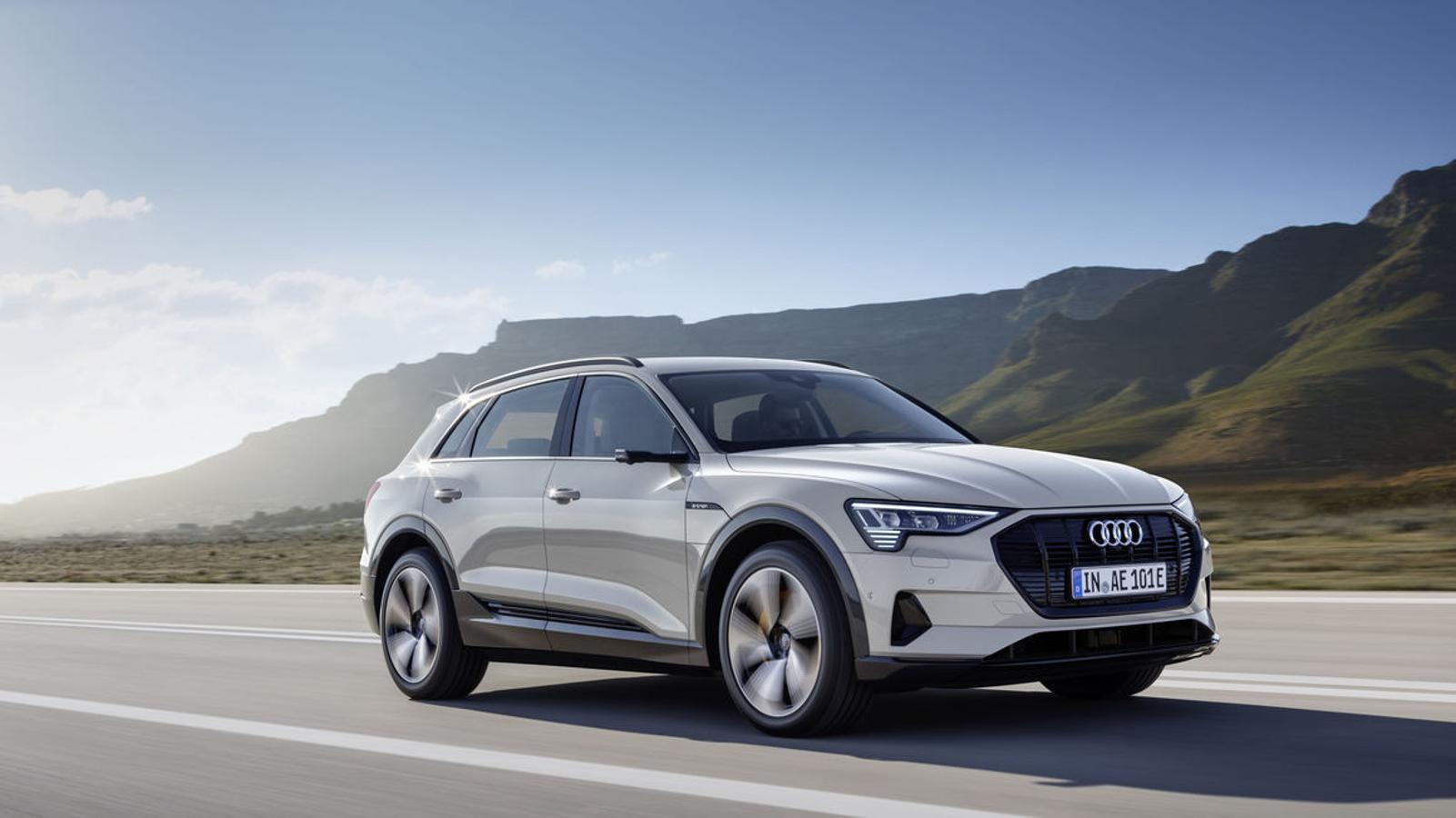 Audi e-tron quattro. Hablamos de un SUV de gran tamaño -en concreto, mide 4.901 mm de longitud; 1.935 de ancho; y 1.616 de alto- pero con aspiraciones deportivas, gracias a dos motores eléctricos que ofrecen 408 cv de potencia, 664 Nm de par, una aceleración, de 0 a 100 km/h, de 5,7 segundos, y una velocidad máxima, limitada electrónicamente, de 200 km/h.