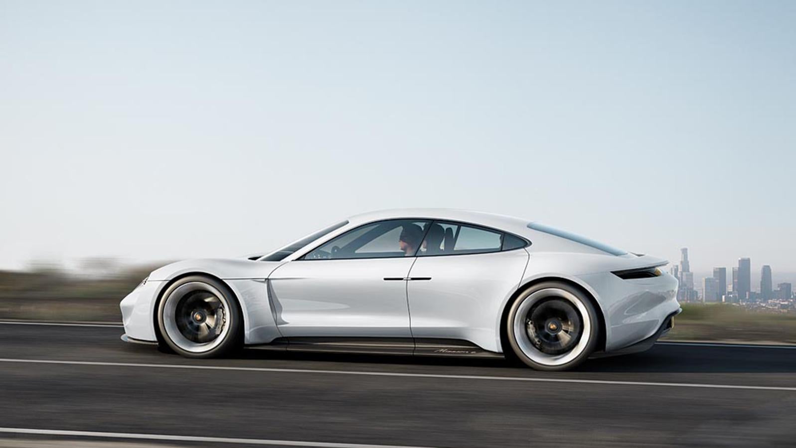 Porsche Taycan. Es la apuesta de Porsche por la movilidad eléctrica y, sí, también el primer modelo 100% eléctrico de la marca.