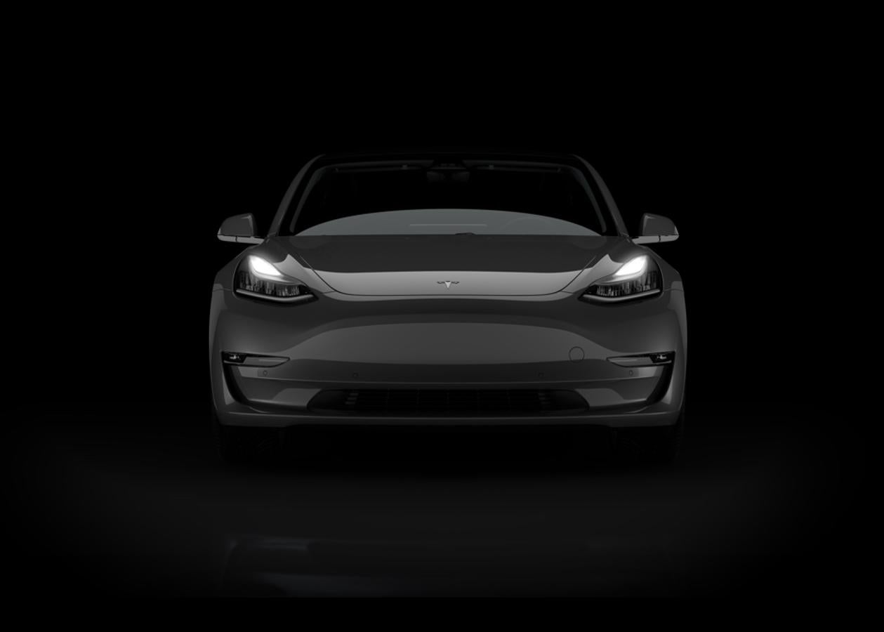 Tesla Model 3. Tesla acaba de anunciar el precio de sus dos nuevos modelos, que llegarán al mercado en febrero de 2019.