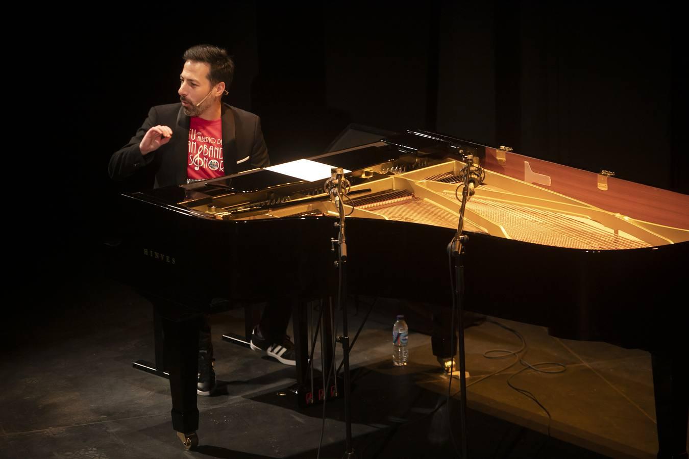 El show de Alberto de Paz en el Teatro Góngora, en imágenes