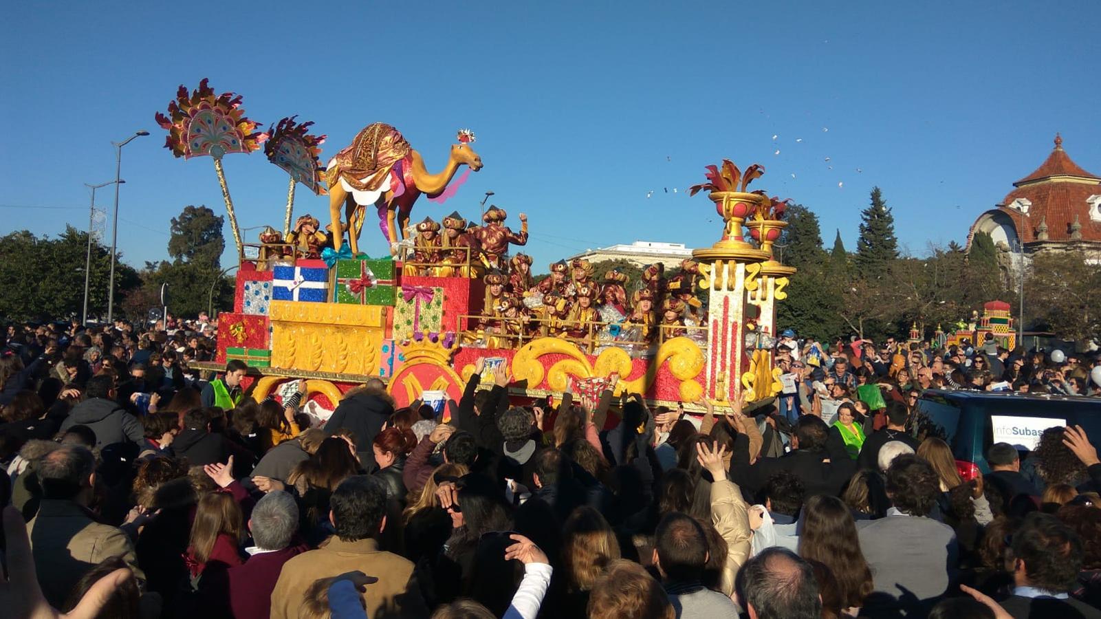 Las mejores imágenes de las primeras horas de la Cabalgata de Reyes Magos 2019 de Sevilla