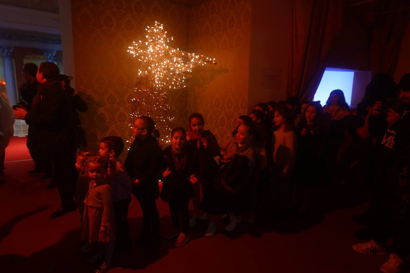 Los Reyes Magos visitan en Cádiz a los enfermos antes de la cabalgata