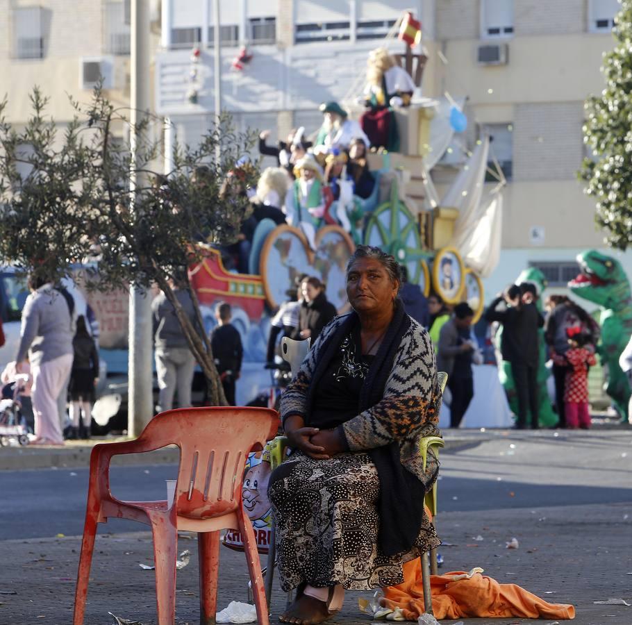 Los Reyes reparten alegría en uno de los barrios más pobres de España