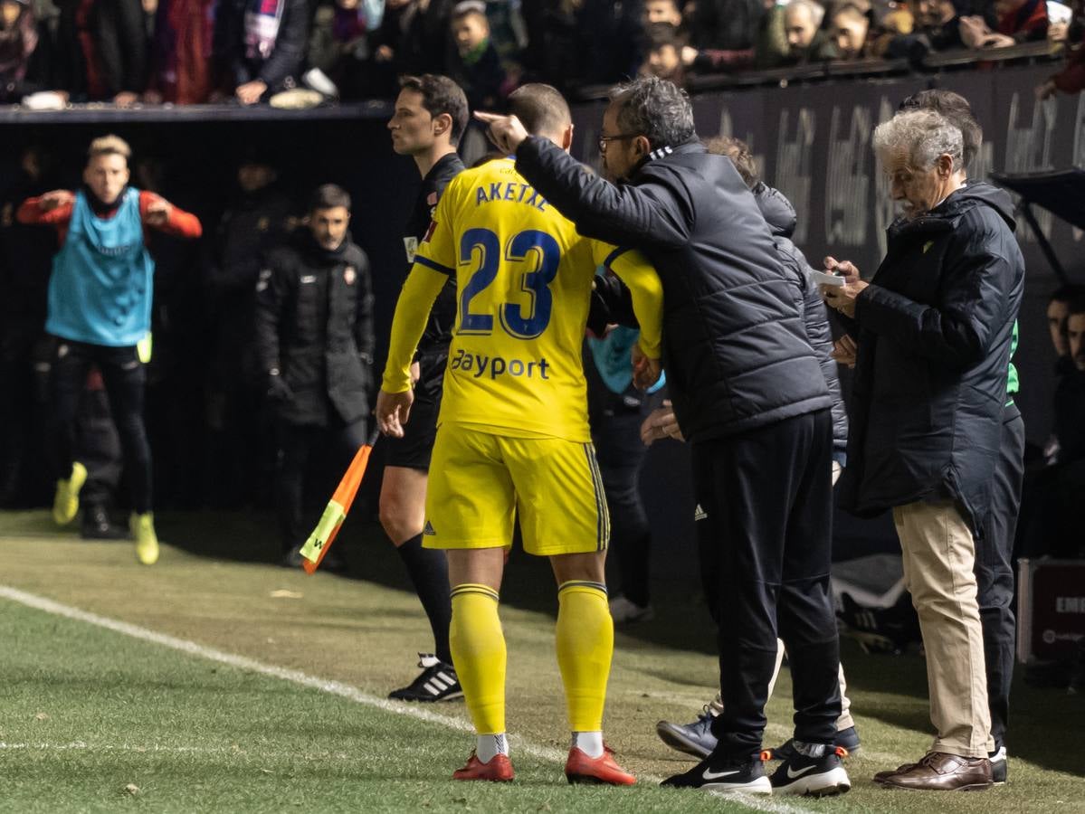 El Osasuna gana por dos goles a uno al Cádiz C.F. en el Sadar