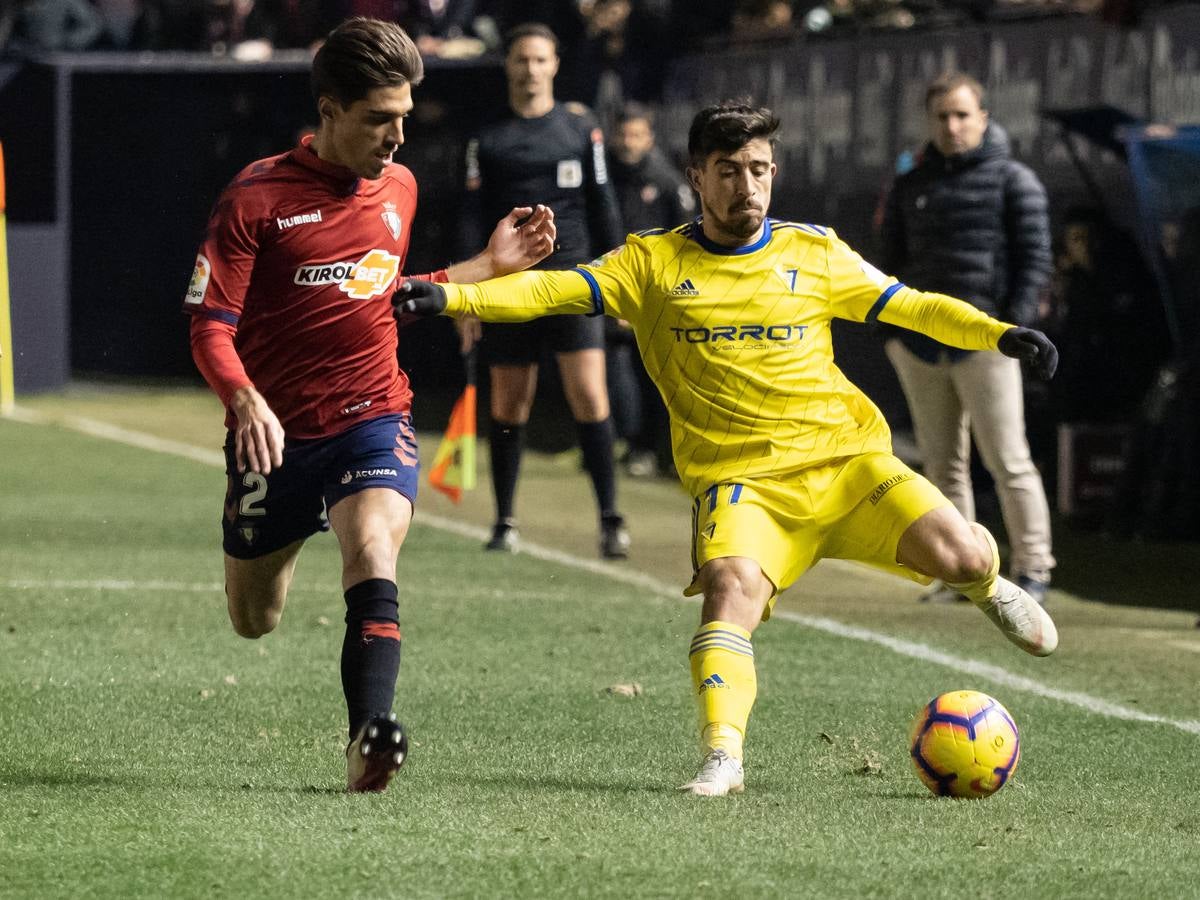 El Osasuna gana por dos goles a uno al Cádiz C.F. en el Sadar