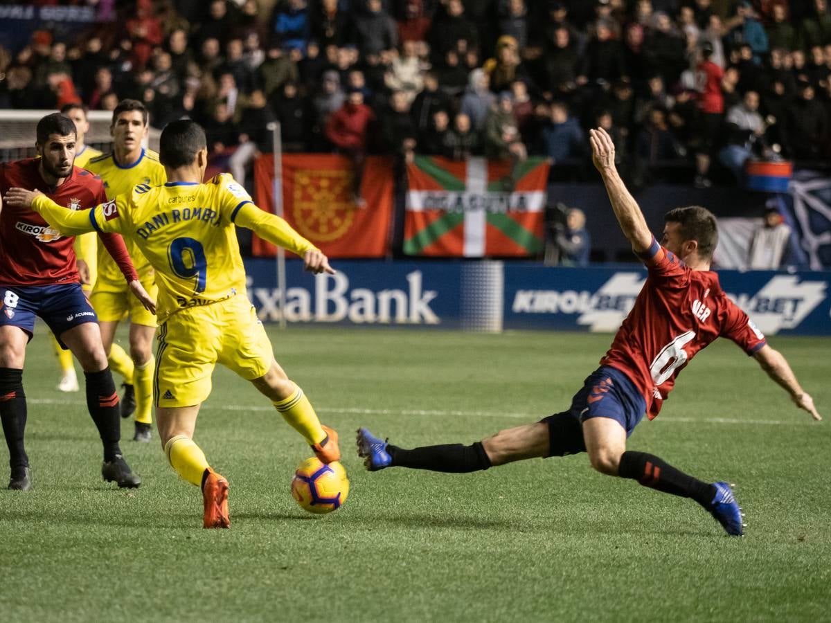 El Osasuna gana por dos goles a uno al Cádiz C.F. en el Sadar