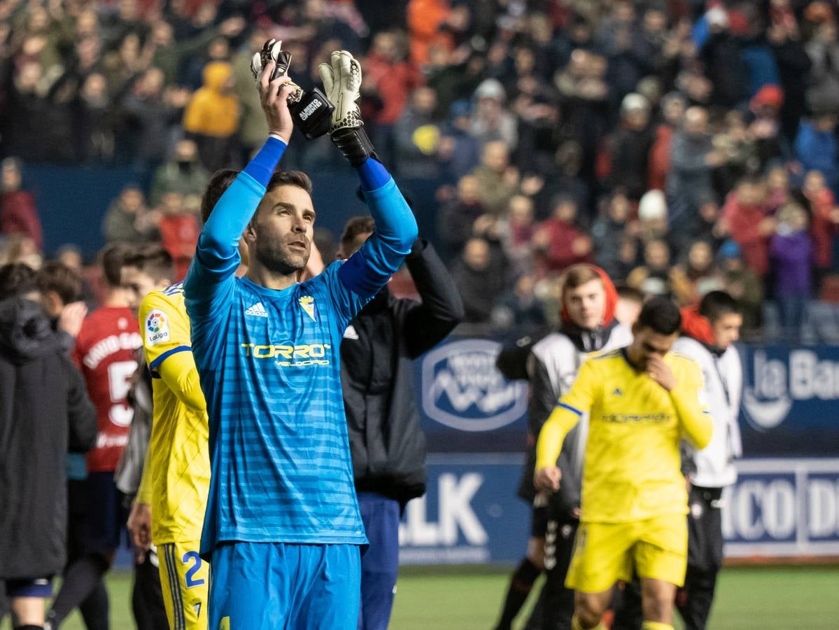 El Osasuna gana por dos goles a uno al Cádiz C.F. en el Sadar