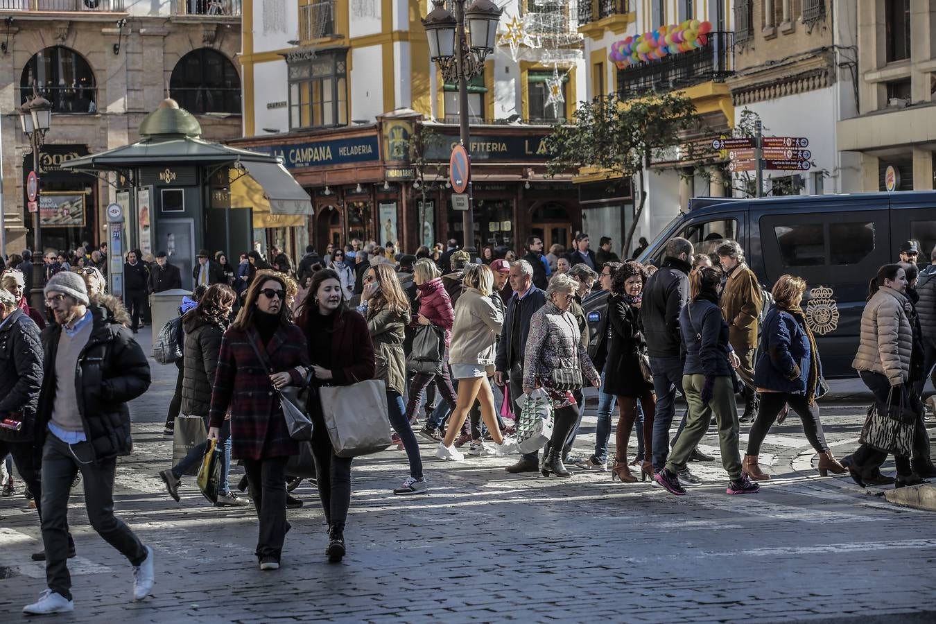 Las imágenes del primer día de las rebajas en Sevilla