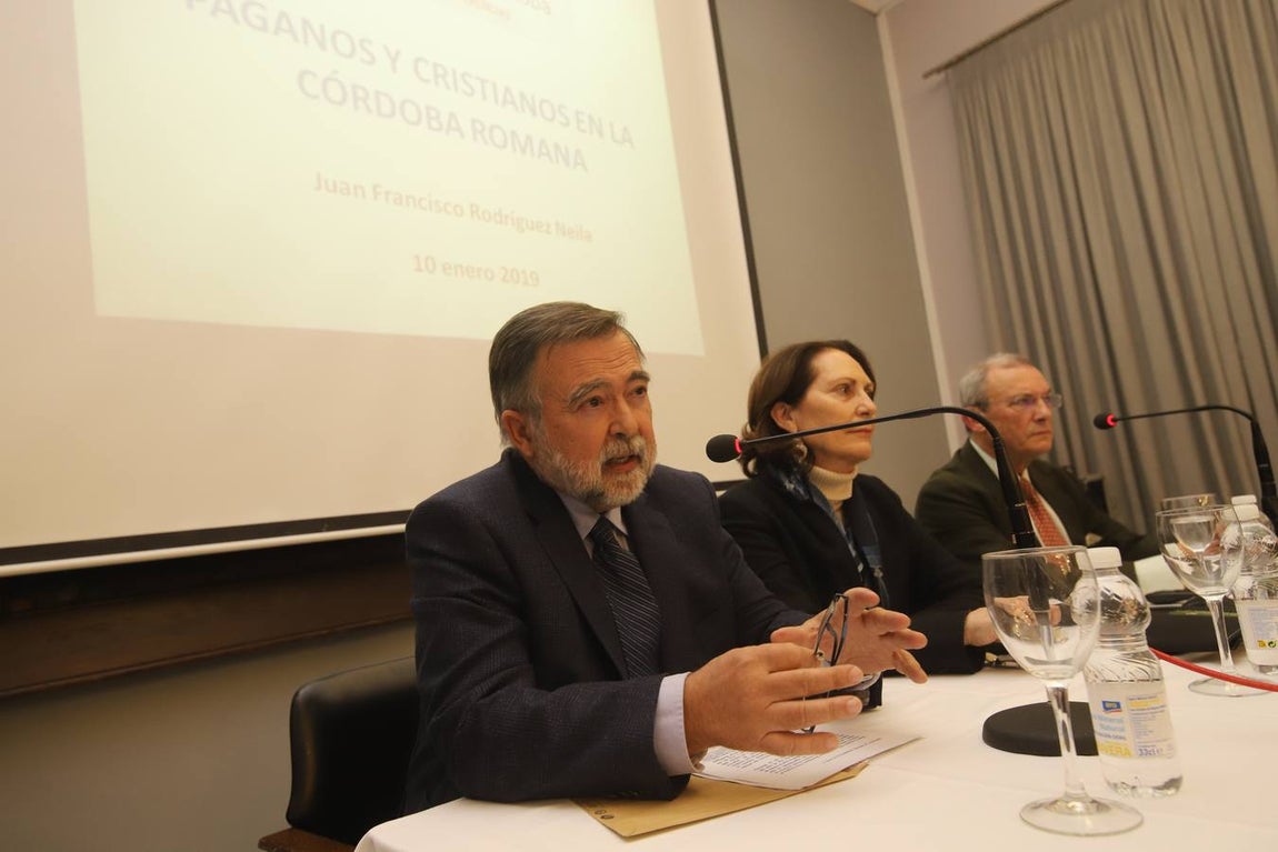 La conferencia de Rodríguez Neila en el Foro «El templo de Córdoba», en imágenes