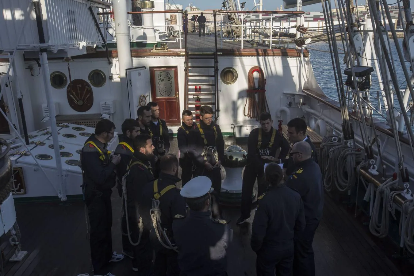 En imágenes: Llegada de los guardiamarinas al Juan Sebastián de Elcano