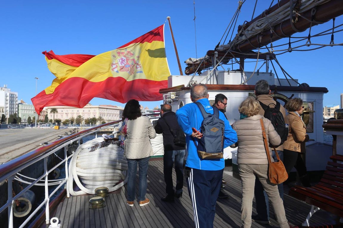FOTOS: Los gaditanos apuran su despedida de Elcano