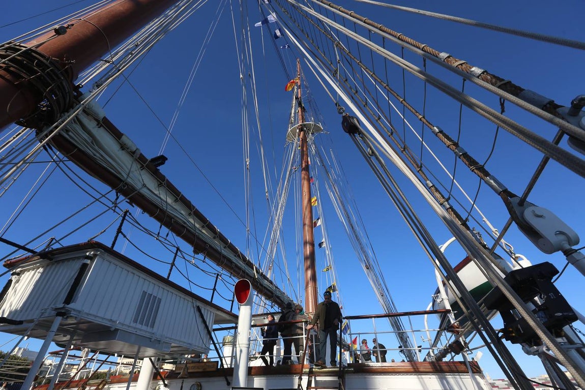 FOTOS: Los gaditanos apuran su despedida de Elcano