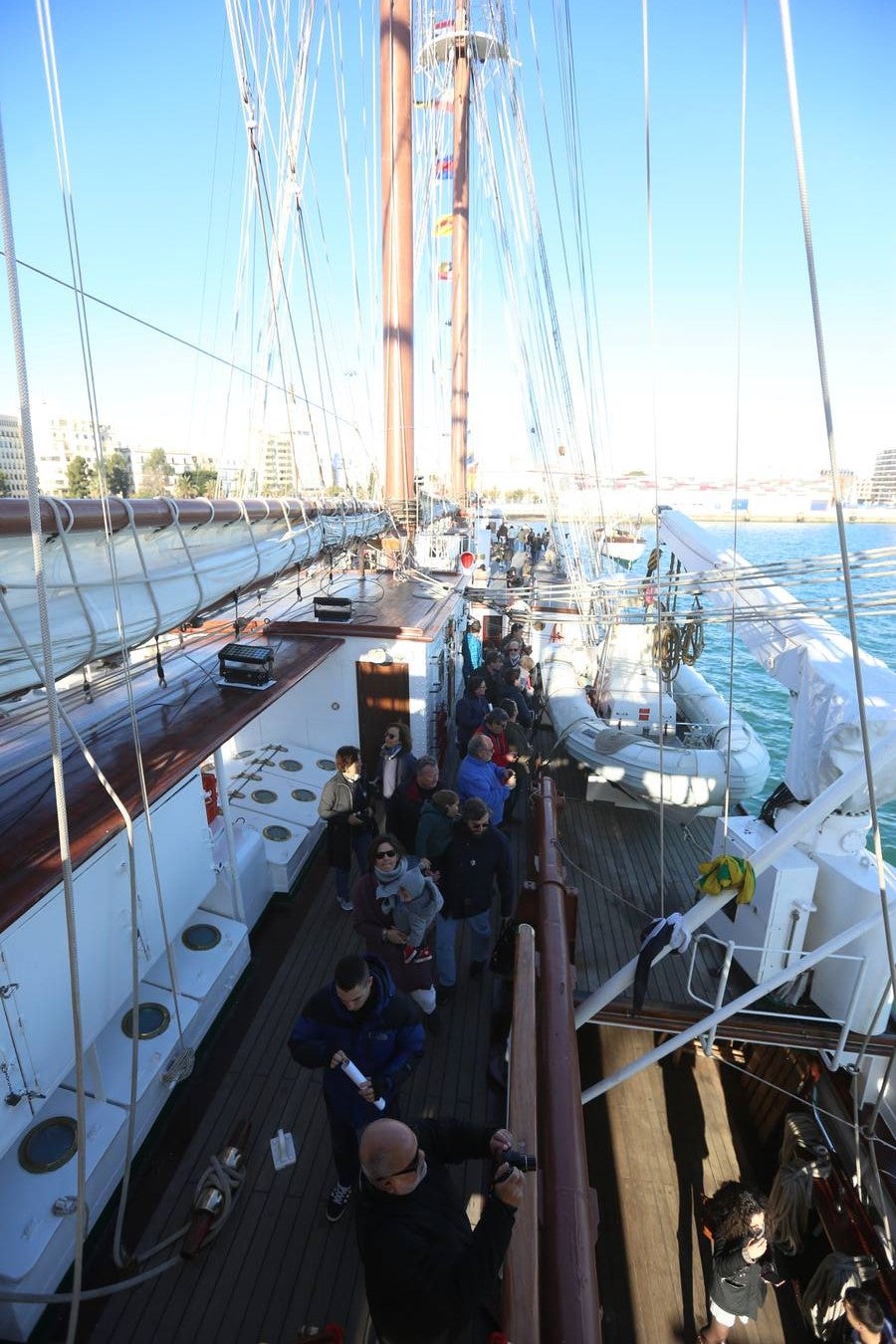 FOTOS: Los gaditanos apuran su despedida de Elcano