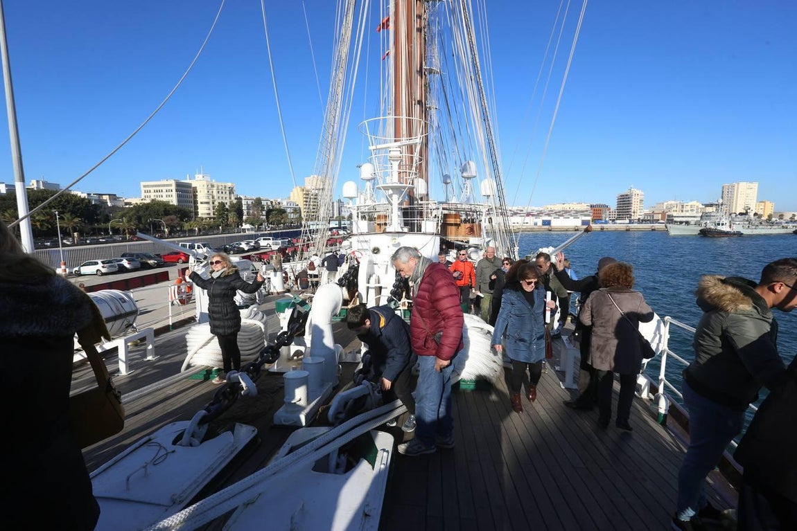 FOTOS: Los gaditanos apuran su despedida de Elcano