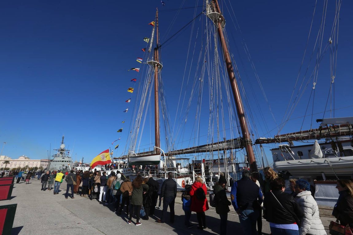 FOTOS: Los gaditanos apuran su despedida de Elcano