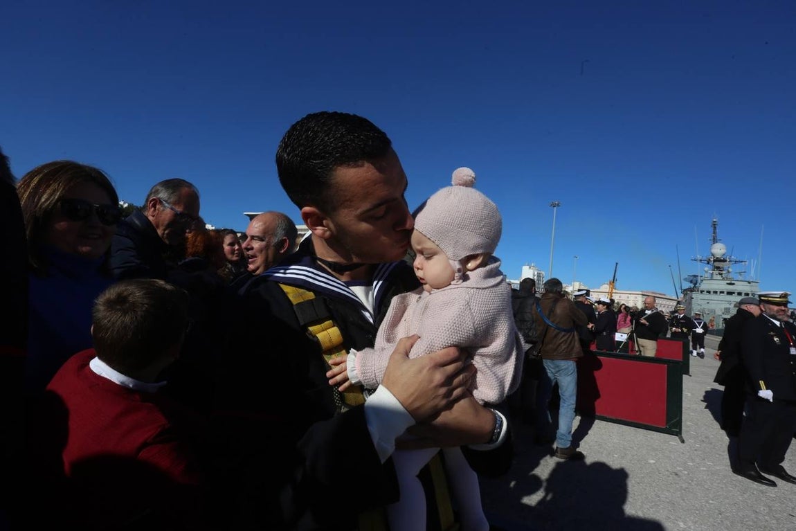 Fotogalería: Emocionante «hasta pronto» al Juan Sebastián Elcano
