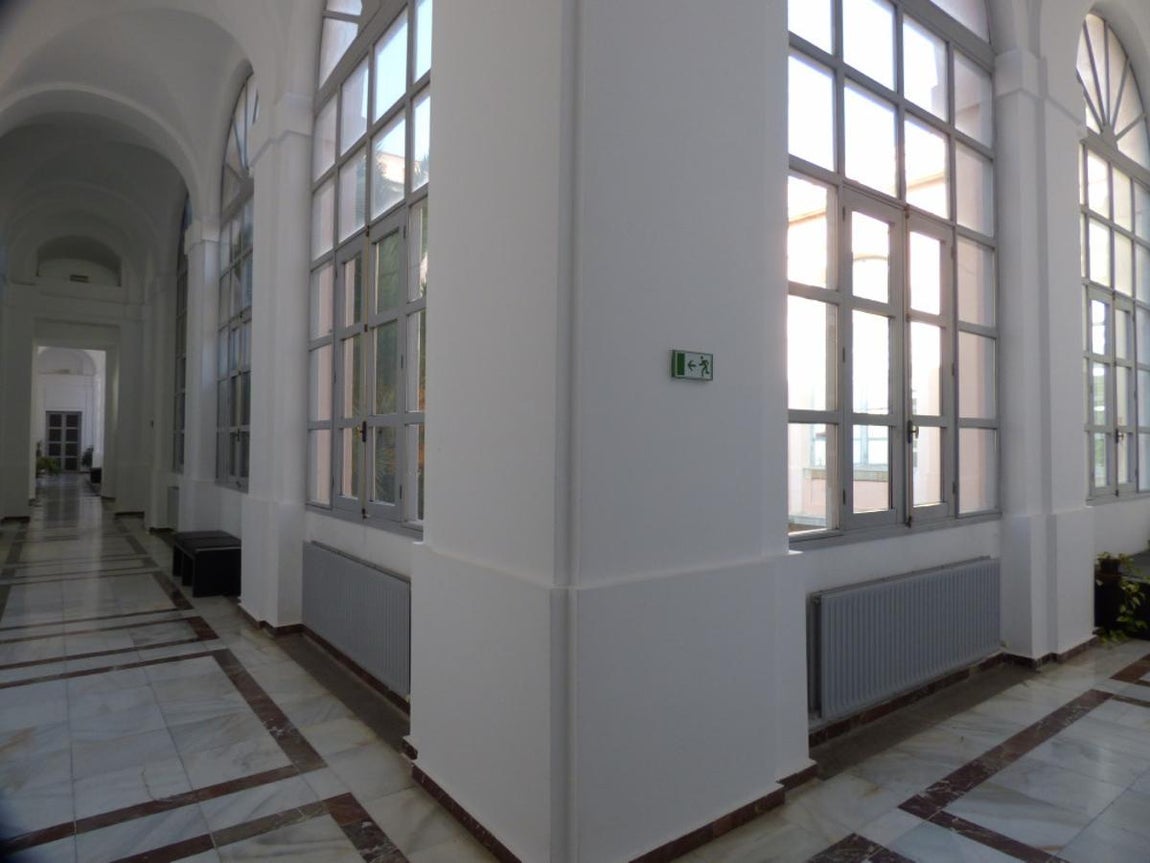 Galerías circundantes en uno de los cuatro patios interiores. FOTO RAFAEL DEL CERRO. 