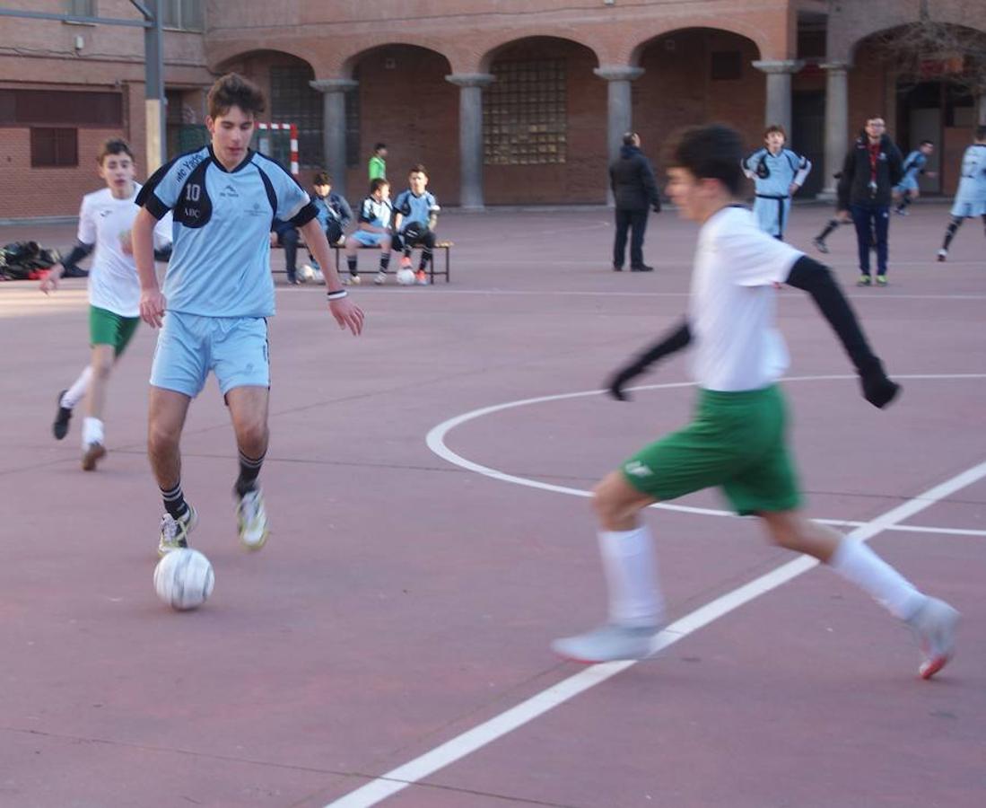 Las mejores imágenes del encuentro entre los equipos de Salesianos Atocha “A” y Jesús Maestro “B”. 