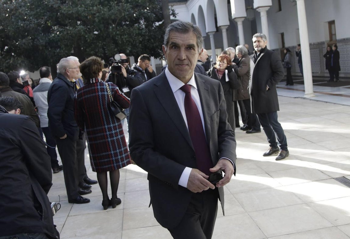 Las caras de la toma de posesión de Juanma Moreno