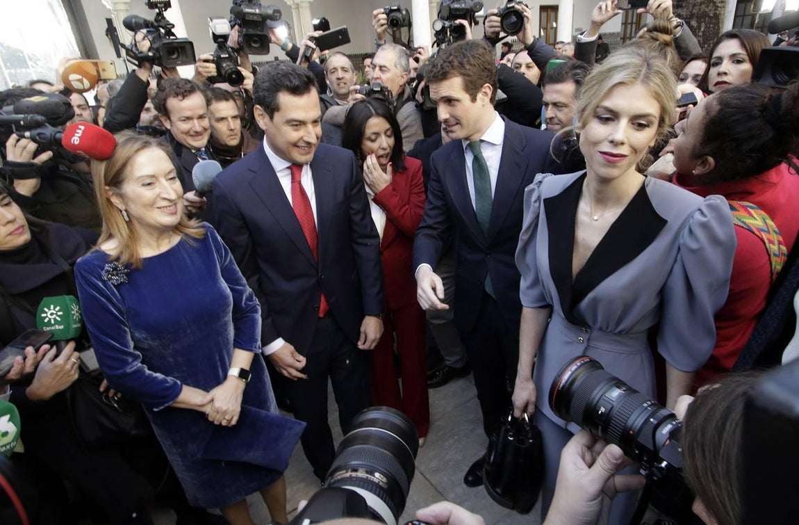 Las caras de la toma de posesión de Juanma Moreno