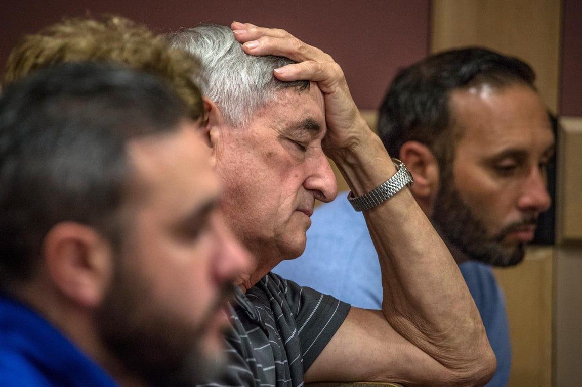 El padre y el hermano de Pablo Ibar, derrumbados. 
