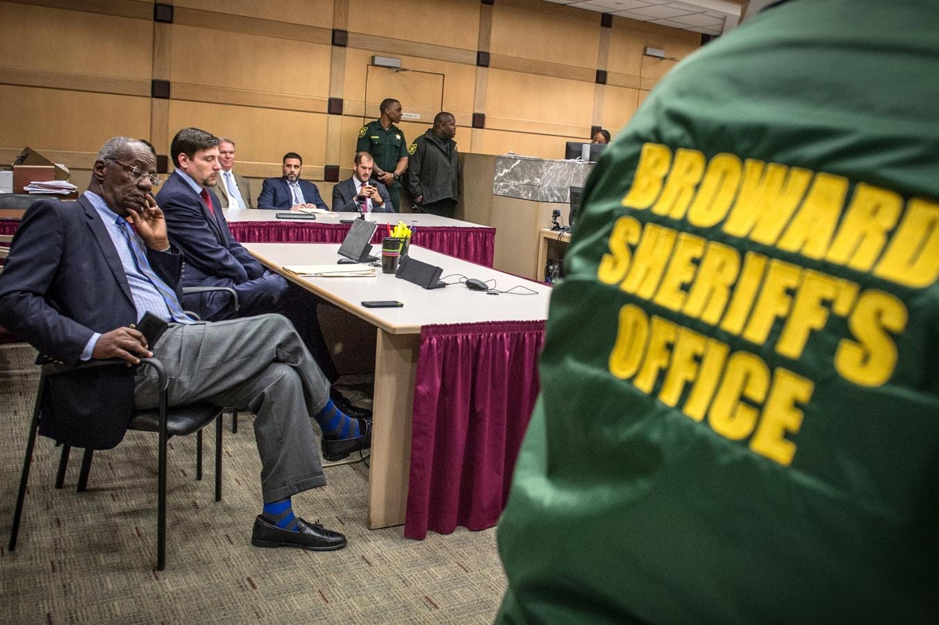 El fiscal Chuck Morton asiste a una audiencia contra Pablo Ibar (atrás) este sábado en el Tribunal Estatal de Florida. 