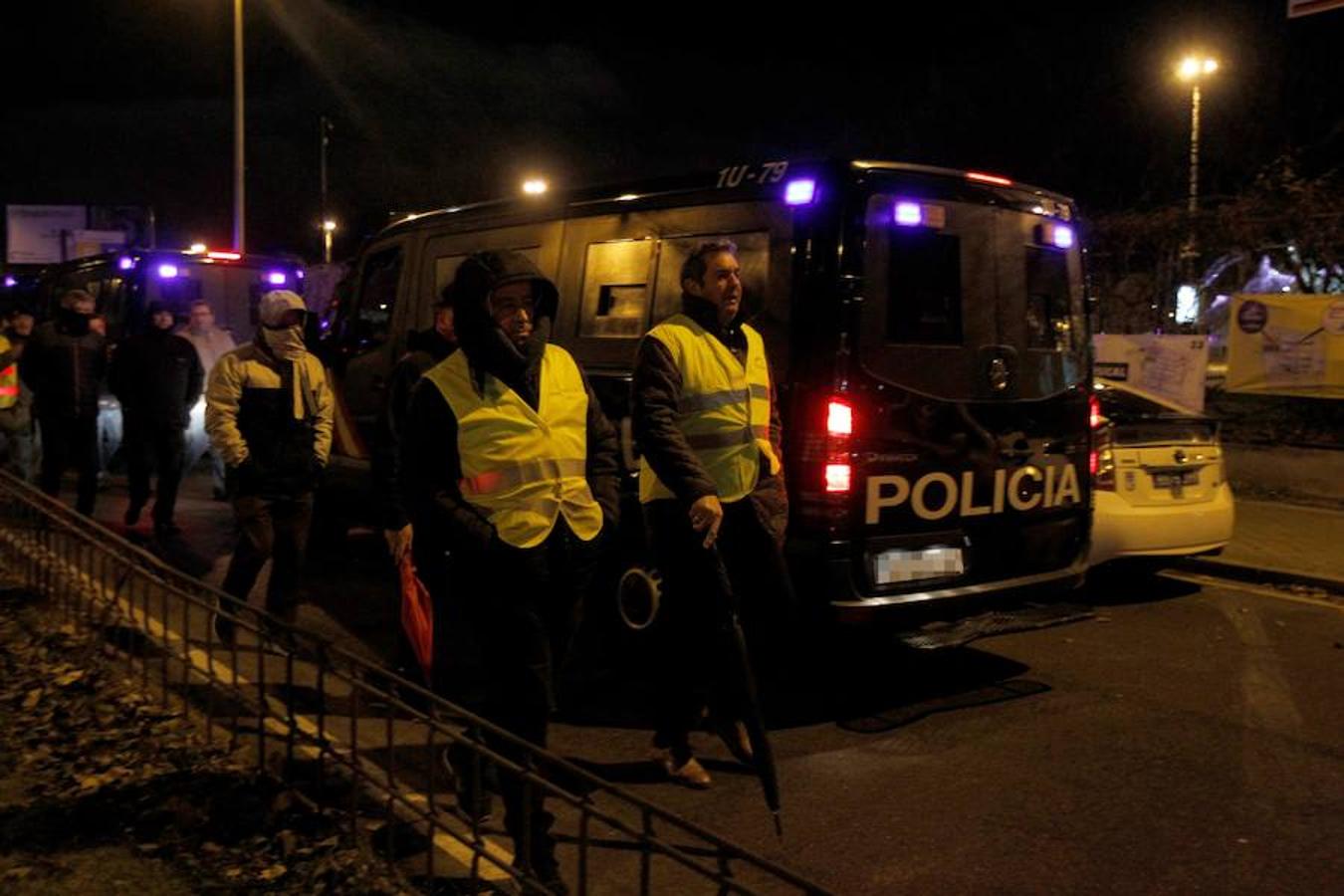 Los taxistas elevan la tensión en la tercera jornada de huelga en Madrid