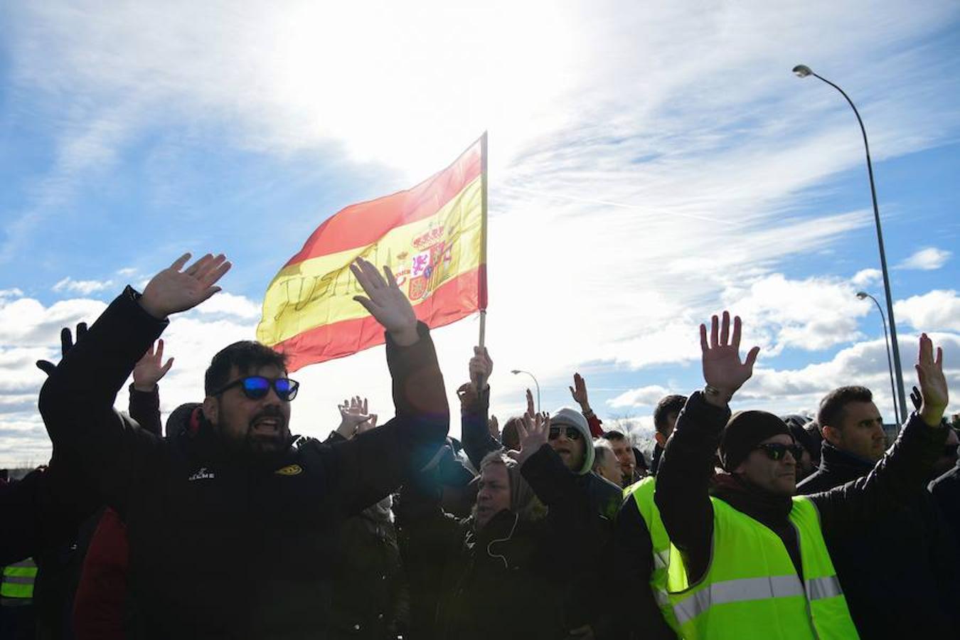 Los taxistas elevan la tensión en la tercera jornada de huelga en Madrid