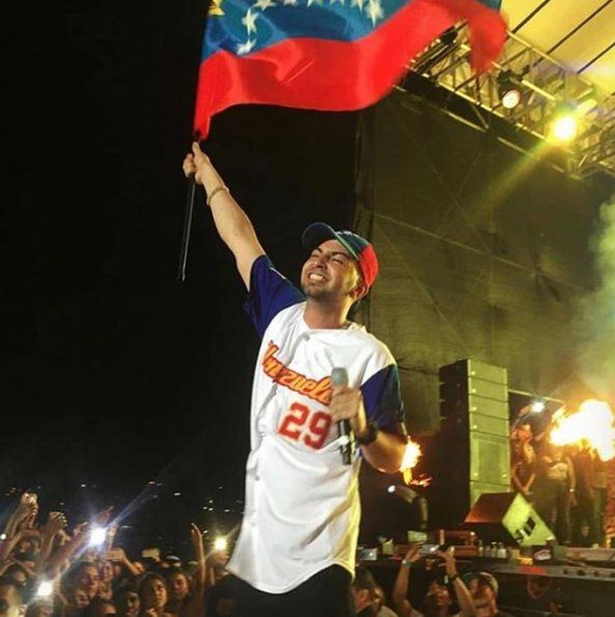 Justin Quiles: «Por Venezuela una oración. Los llevo en el corazón. Dios se encargará de todo. Amén». 