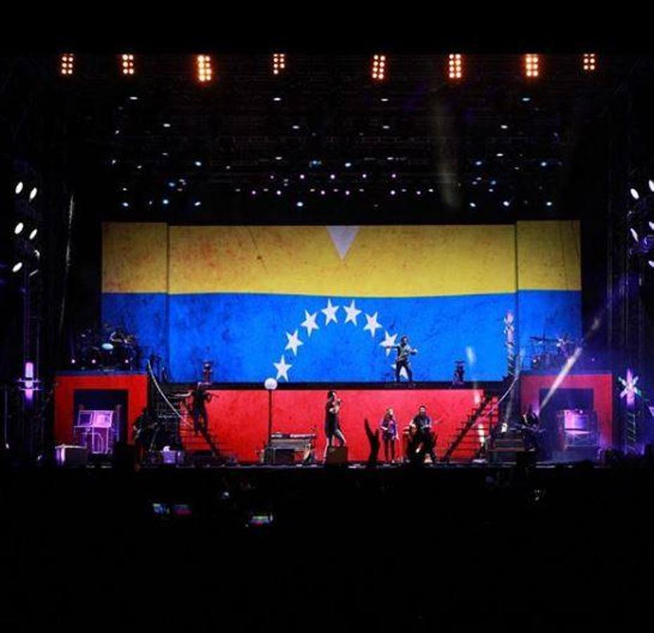 Ricardo Arjona: «La adaptación de una venezolana a la canción Caudillo fue sin duda el video mas visto. Las analogías, la vigencia de esta historia, y sobre todo su compromiso en un día especial para los venezolanos, le da una relevancia especial. Hoy Venezuela somos todos». 