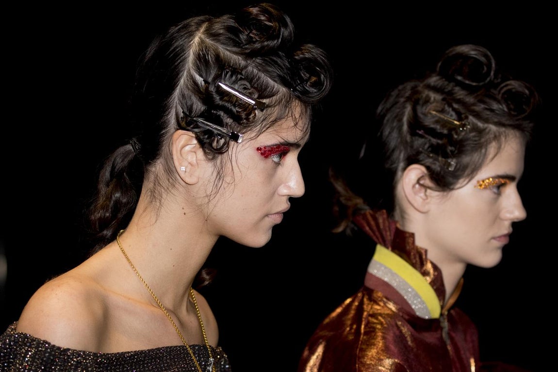 Por primera vez Ana desarrolla una línea de jerséis de punto redondo, que además sacará a la venta en una semana, no así el resto de su colección, con unos precios que rondarán los 150 euros. 