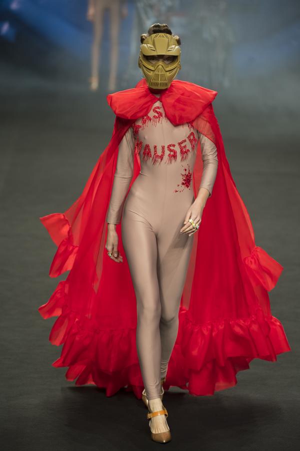 Por primera vez Ana desarrolla una línea de jerséis de punto redondo, que además sacará a la venta en una semana, no así el resto de su colección, con unos precios que rondarán los 150 euros. 