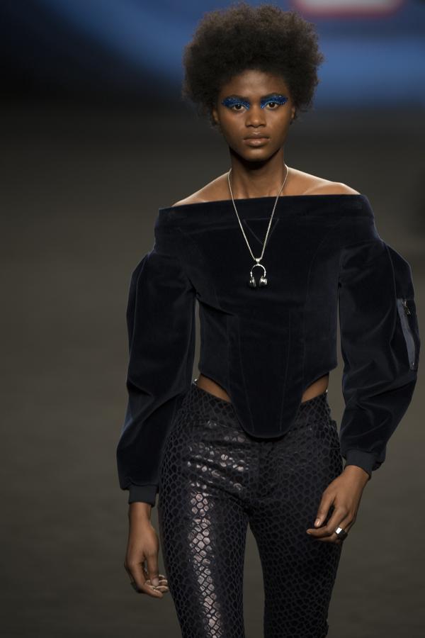 Por primera vez Ana desarrolla una línea de jerséis de punto redondo, que además sacará a la venta en una semana, no así el resto de su colección, con unos precios que rondarán los 150 euros. 