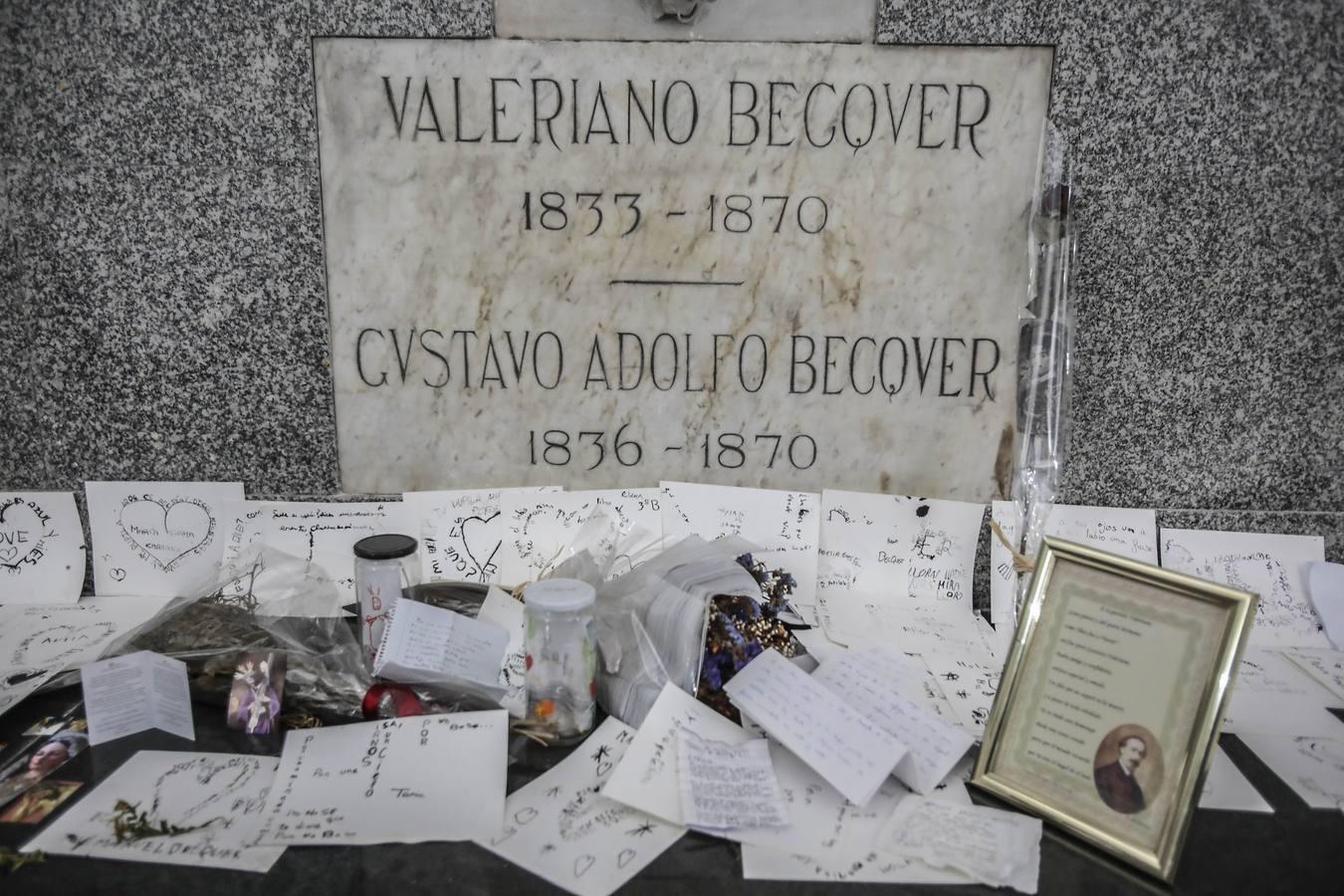 Tumba de Becquer en el panteón de los Sevillanos Ilustres en la iglesia de La Anunciación