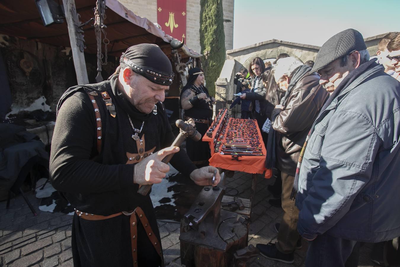 En imágenes, juegos, música y artesanía en el Mercado Medieval de Córdoba